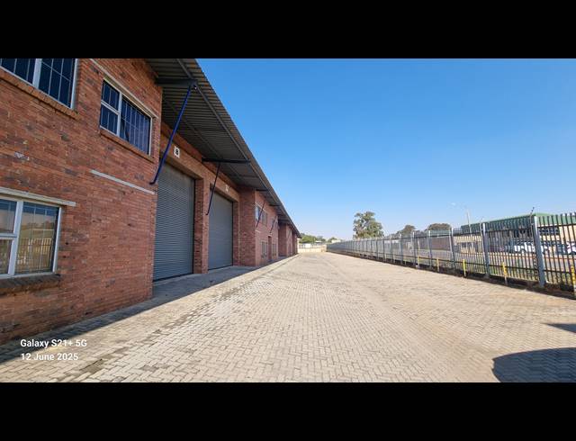 2,496M² WAREHOUSE TO LET IN HUGHES